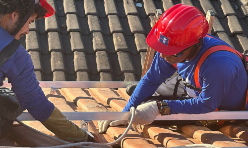 Quilombolas instalam microusina solar em Magé