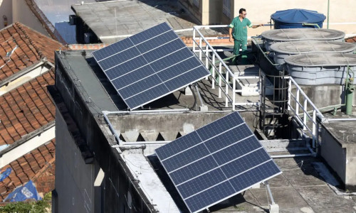 Brasil instala 400 mil telhados solares no primeiro semestre